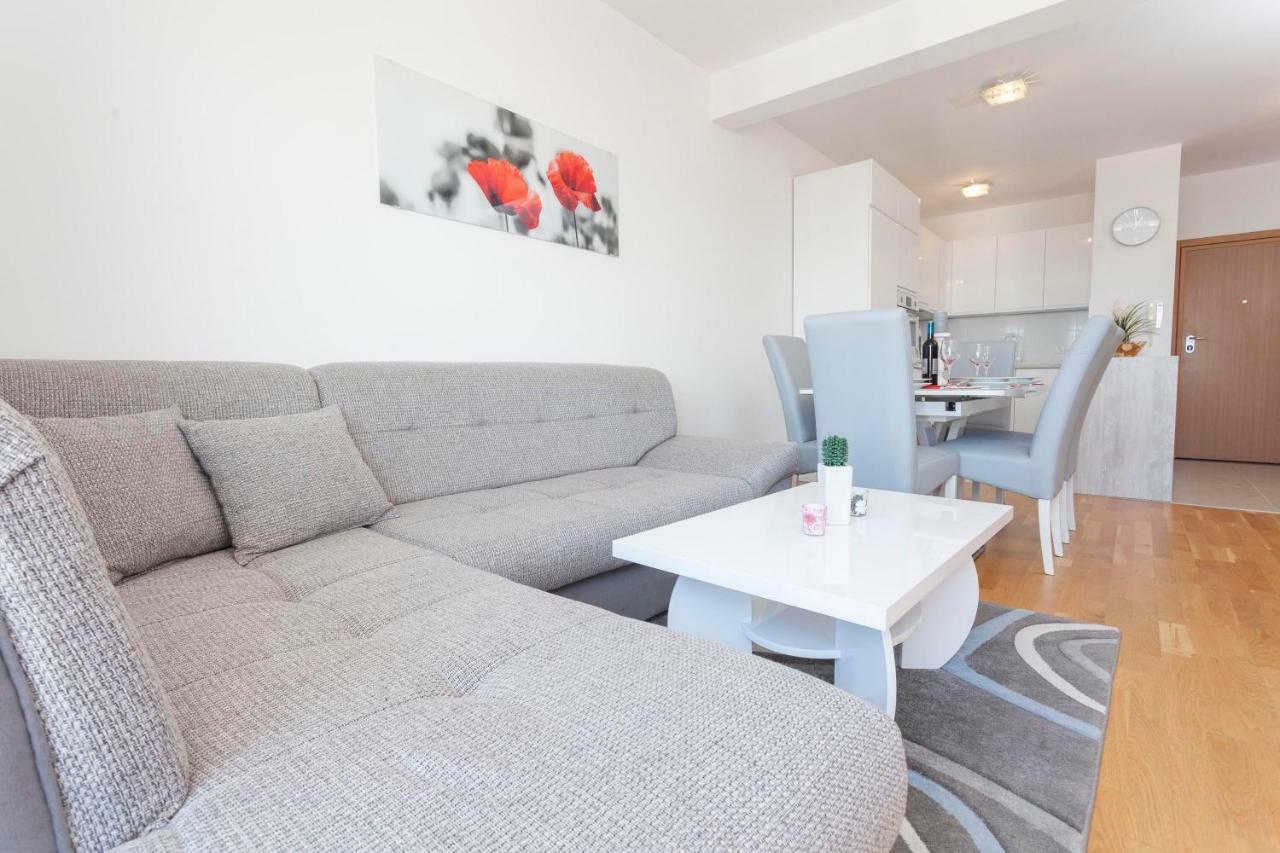 Apartments Dora Makarska Extérieur photo