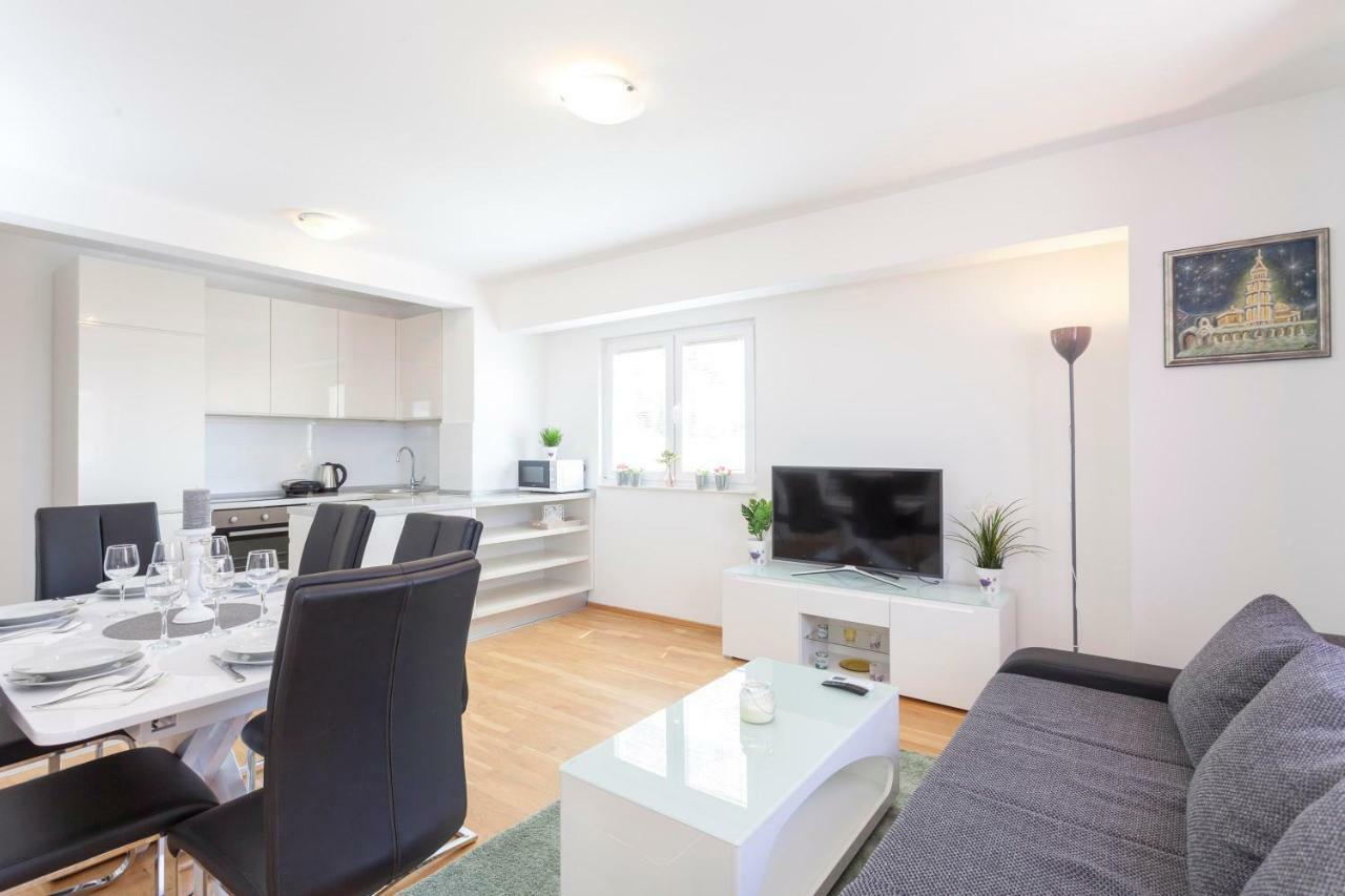 Apartments Dora Makarska Extérieur photo